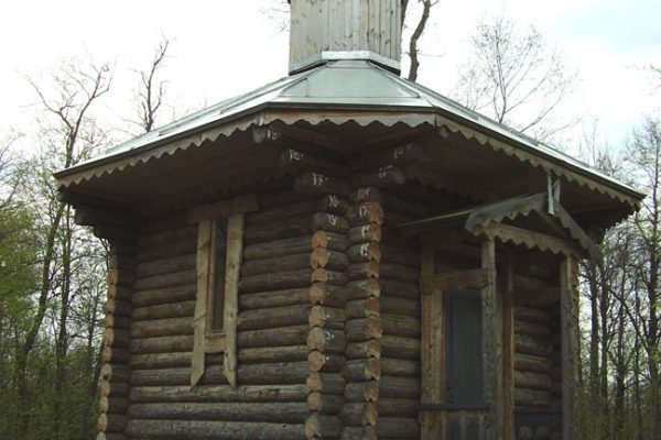 Часовня на Родине-горе у истока реки Великой