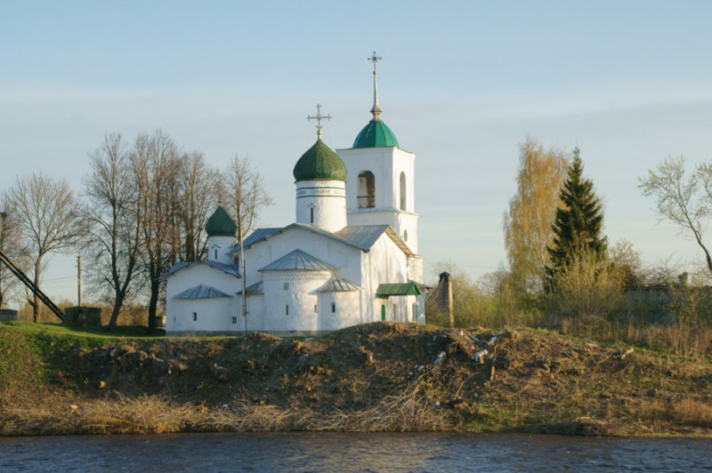 Остров область. Церковь в острове Псковская область. Остров Псковской области Никольский храм. Храм на острове в острове Псковской области. Никольская Церковь Псков.